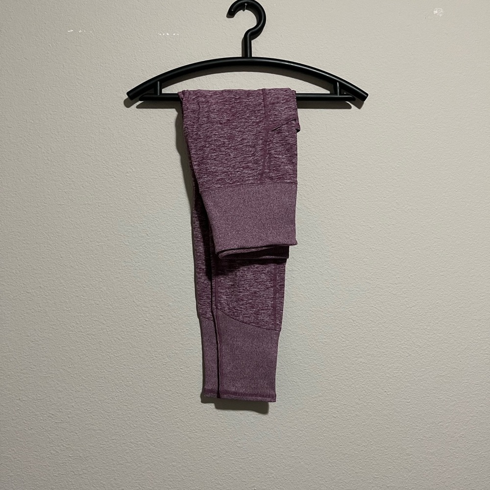 Kirkland yoga pants with side pocket. Heather pink color.